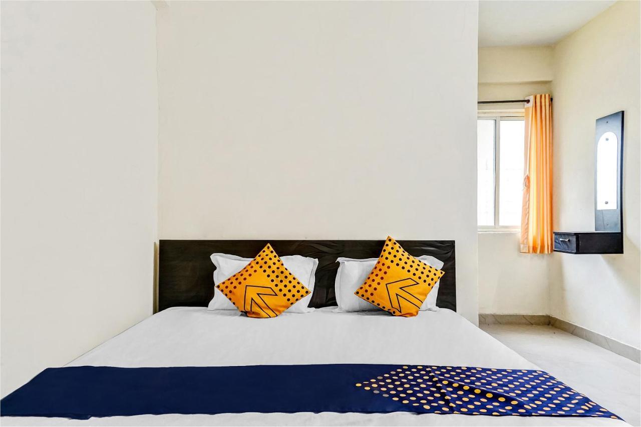 Spot On 81689 New Saiba Lodging Pune Eksteriør billede