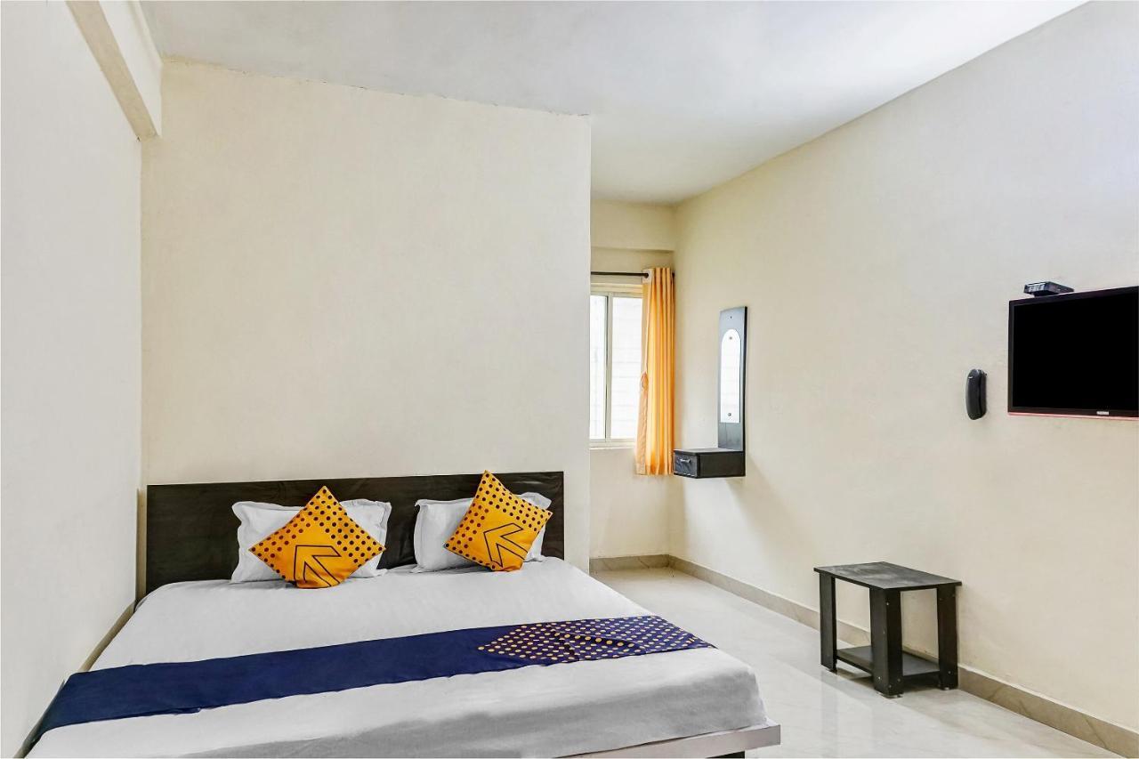Spot On 81689 New Saiba Lodging Pune Eksteriør billede