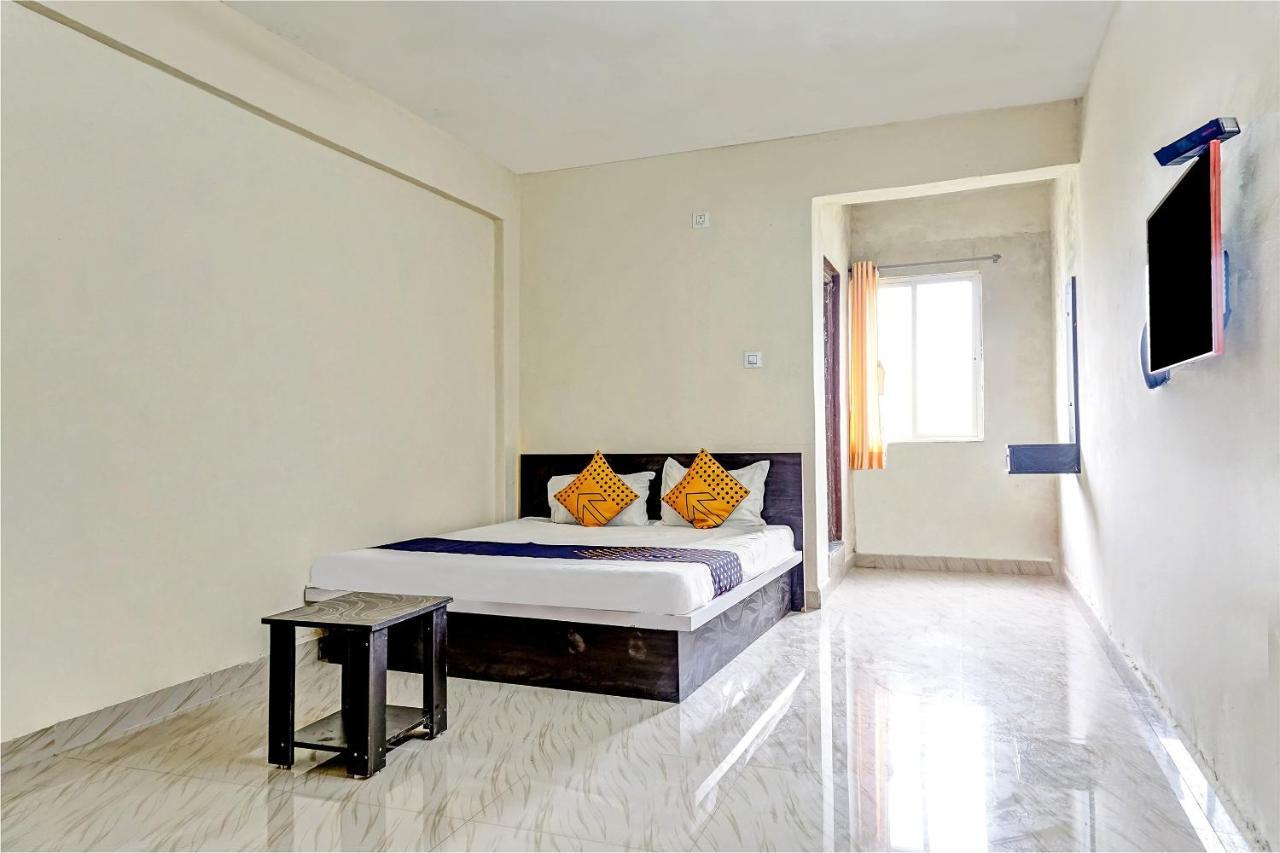 Spot On 81689 New Saiba Lodging Pune Eksteriør billede